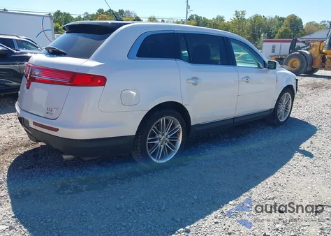 2014 Lincoln Mkt Ecoboost z USA, uszkodzony, nr VIN 2LMHJ5AT8EBL56143